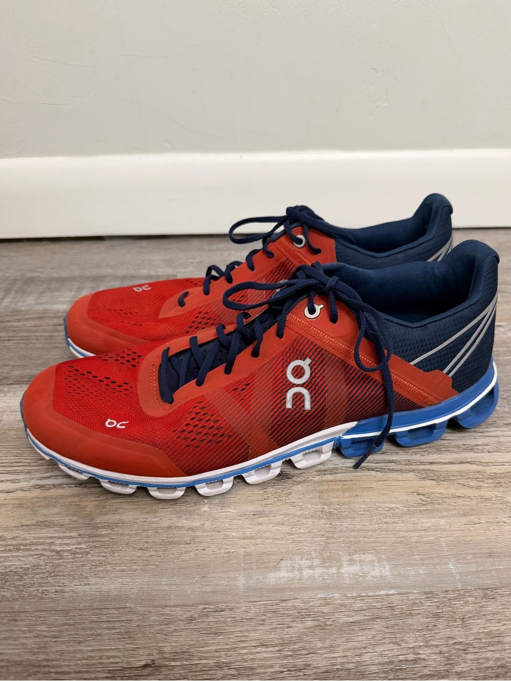On Cloud Men’s Running Shoes Red, White & Blue-size 9.5